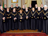 Недавно конституционный суд Италии отменил закон, дававший Берлускони и ряду высших лиц государства защиту от судебных преследований