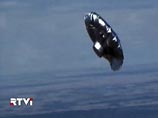Пролетев около 70 км на высоте до 2 км, гелиевый шар семьи Хини опустился на землю. Но в корзине ребенка не было. Спасатели решили, что мальчик выпал из корзины, так как дверь была открыта. Пролетев около 70 км на высоте до 2 км, гелиевый шар семьи Хини опустился на землю. Но в корзине ребенка не было. Спасатели решили, что мальчик выпал из корзины, так как дверь была открыта.