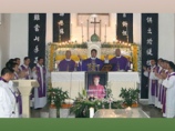 Похороны епископа "подпольной" Католической церкви в КНР охраняли тысяча полицейских