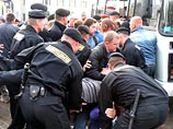 ОМОН беспрецедентно жестко подавил оппозиционную акцию в Минске: избивали участников и журналистов ОМОН беспрецедентно жестко подавил оппозиционную акцию в Минске: избивали участников и журналистов