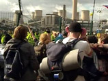 Активисты утверждают, что электростанция на угле, которой управляет германская компания E.On, не отвечает экологическим требованиям, и требуют ее немедленного закрытия