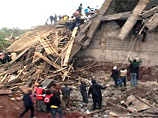В столице Кении обрушился дом: 2 человека погибли, десятки под завалами (ВИДЕО)