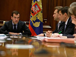 Сурков объяснил Общественной палате смысл статьи Медведева "Россия, вперед!"