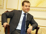 Опрос: несмотря на кризис, россияне по-прежнему доверяют Путину и Медведеву