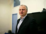 "По данным следствия, Шифрин в период с января по декабрь 2006 года, путем внесения в налоговую декларацию заведомо ложных сведений, уклонился от уплаты налогов с организации на сумму в четыре миллиарда рублей", - сказал источник "По данным следствия, Шифрин в период с января по декабрь 2006 года, путем внесения в налоговую декларацию заведомо ложных сведений, уклонился от уплаты налогов с организации на сумму в четыре миллиарда рублей", - сказал источник