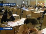 По словам ректоров, что из-за того, что абитуриенты в 2009 году могли поступать по результатам ЕГЭ в неограниченное число вузов, на одно бюджетное место претендовали сразу 80-100 человек По словам ректоров, что из-за того, что абитуриенты в 2009 году могли поступать по результатам ЕГЭ в неограниченное число вузов, на одно бюджетное место претендовали сразу 80-100 человек