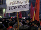 Парламентская оппозиция вывела в центр Москвы до двух тысяч человек. Они требуют честных выборов, без Чурова