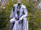 У памятника Ленину в Красносельском парке Санкт-Петербурга пропала голова
