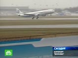 В свою очередь в пресс-службе аэропорта "Внуково" сообщили, что в настоящее время пассажиры покидают аварийный самолет, на работе аэропорта инцидент никак не сказался