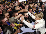 Юлия Тимошенко в своем выступлении призвала народ "подниматься с колен" после "моральных травм", полученных в последние пять лет