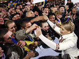 Юлия Тимошенко в своем выступлении призвала народ "подниматься с колен" после "моральных травм", полученных в последние пять лет Юлия Тимошенко в своем выступлении призвала народ "подниматься с колен" после "моральных травм", полученных в последние пять лет