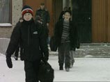Тем временем в Красноярске из-за вспышки заболевания школьников раньше времени отпустили на каникулы