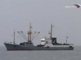 Возле порта Невельск на камни выбросило рыболовецкую шхуну под флагом Камбоджи Возле порта Невельск на камни выбросило рыболовецкую шхуну под флагом Камбоджи