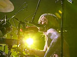 Концерт рок-группы Foo Fighters покажут через интернет