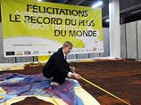 Французы приготовили самый большой в мире торт тирамису весом более тонны Французы приготовили самый большой в мире торт тирамису весом более тонны