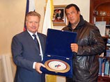 ОКР и Сигал снимут фильм о борьбе с террором и допингом ОКР и Сигал снимут фильм о борьбе с террором и допингом