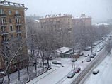 Первый снег в Москве - на уборку улиц выехали три тысячи машин