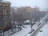 Первый снег в Москве - на уборку улиц выехали три тысячи машин Первый снег в Москве - на уборку улиц выехали три тысячи машин