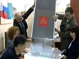 По данным оппозиции, представители следственного отдела СКП РФ забрали подлинные протоколы участковых комиссий с поправками, которые обеспечили победу кандидату-единороссу