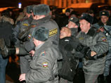 Более 50 участников несанкционированной акции, которая состоялась в субботу на Триумфальной площади в Москве, были задержаны после провокации проклемлевских активистов