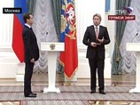 Во время вручения госнаград Басков спел Медведеву любовный романс Во время вручения госнаград Басков спел Медведеву любовный романс
