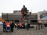 Неизвестные залили оранжевой краской памятник Владимиру Ленину в Калининграде