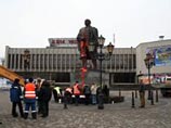 В Калининградской области снова осквернили памятник Ленину, на этот раз облив оранжевой краской В Калининградской области снова осквернили памятник Ленину, на этот раз облив оранжевой краской