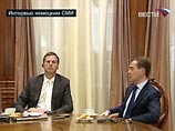Медведев пояснил слова Путина: "Он  не  утверждал,  что  мы  между  собой  определим,  кто станет следующим президентом"