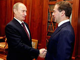 "То, что наш "тандем", как принято говорить, достаточно слаженно работает, сегодня не должно вызывать ни у кого сомнений. Несмотря на все предсказания, что вот-вот они разругаются пока эти прогнозы, как видите, не оправдываются", - сказал Медведев