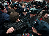 В Москве после митинга КПРФ задержаны около 20 активистов "Левого фронта" В Москве после митинга КПРФ задержаны около 20 активистов "Левого фронта"