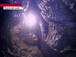 Обрушение годных пород в пещере Российская в 7 км от города Губахи произошло сегодня около 08:10 мск. Под обломками оказались пятеро спелеологов, один из них выбрался сам и помог выбраться раненому товарищу