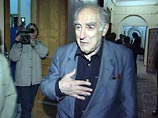 Научную карьеру Гинзбург начал аспирантом физического факультета МГУ. Закончив аспирантуру, сразу же защитил кандидатскую диссертацию. По его собственному убеждению, физикой занялся "почти случайно". Научную карьеру Гинзбург начал аспирантом физического факультета МГУ. Закончив аспирантуру, сразу же защитил кандидатскую диссертацию. По его собственному убеждению, физикой занялся "почти случайно".