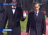 Президент Франции Николя Саркози назвал Россию главным партнером Европы и похвалил заверил, что "высоко оценивает усилия, которые прикладывает президент Медведев, чтобы модернизировать Россию" Президент Франции Николя Саркози назвал Россию главным партнером Европы и похвалил заверил, что "высоко оценивает усилия, которые прикладывает президент Медведев, чтобы модернизировать Россию"