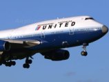 Американский пассажирский Boeing экстренно сел в Японии из-за проблем с двигателем