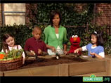 Мишель Обама научит зрителей детской передачи "Улица Сезам" выращивать овощи