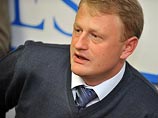 Что касается сделанных Дымовским заявлений, то, похоже, журналисты новых "сильных" откровений не дождались Что касается сделанных Дымовским заявлений, то, похоже, журналисты новых "сильных" откровений не дождались