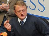 Пресс-конференция Дымовского ознаменовалась давкой журналистов. Майор отрицает, что работает на американцев Пресс-конференция Дымовского ознаменовалась давкой журналистов. Майор отрицает, что работает на американцев