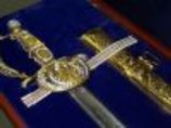 Чавес подарил Михаилу Калашникову копию шпаги Боливара Чавес подарил Михаилу Калашникову копию шпаги Боливара