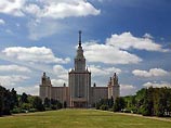 В соответствии с законом, университеты являются федеральными государственными бюджетными учреждениями, учредителем которых выступает правительство РФ, утверждающее их уставы В соответствии с законом, университеты являются федеральными государственными бюджетными учреждениями, учредителем которых выступает правительство РФ, утверждающее их уставы