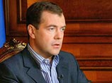 Прежде содержание послания держалось в тайне вплоть до момента его оглашения. Медведев впервые изменил этой традиции и заранее опубликовал концепцию послания, изложив ее в статье "Россия, вперед!"