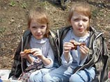 Столичные правоохранительные органы завели уголовное дело в отношении военного моряка, который сбросил с восьмого этажа дочерей своей гражданской жены. Восьмилетние близняшки выжили, но получили серьезные увечья Столичные правоохранительные органы завели уголовное дело в отношении военного моряка, который сбросил с восьмого этажа дочерей своей гражданской жены. Восьмилетние близняшки выжили, но получили серьезные увечья