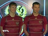 Выступая накануне перед журналистами, он пообещал постирать майки игроков национальной команды, если те завоюют заветные путевки в ЮАР Выступая накануне перед журналистами, он пообещал постирать майки игроков национальной команды, если те завоюют заветные путевки в ЮАР