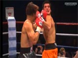 Британские боксеры одновременно отправили друг друга в нокдаун (ВИДЕО)