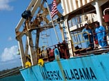 На контейнеровоз Maersk Alabama снова напали пираты, но их  атаку отбили
