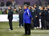 Главный тренер сборной России по футболу Гус Хиддинк заявил, что лишь в феврале 2010 года примет решение относительно продления своего контракта
