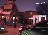 В четверг примерно в 22:40 неизвестный ворвался в храм Святого апостола Фомы на юге Москвы, возле метро "Кантемировская" и двумя выстрелами убил священника Даниила Сысоева В четверг примерно в 22:40 неизвестный ворвался в храм Святого апостола Фомы на юге Москвы, возле метро "Кантемировская" и двумя выстрелами убил священника Даниила Сысоева