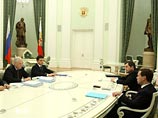 Накануне "Единая Россия" передала российскому президенту Дмитрию Медведеву очередные списки кандидатов на должности глав регионов. Глава Дагестана Муху Алиев получил сразу четырех конкурентов, и оказался среди них единственным беспартийным Накануне "Единая Россия" передала российскому президенту Дмитрию Медведеву очередные списки кандидатов на должности глав регионов. Глава Дагестана Муху Алиев получил сразу четырех конкурентов, и оказался среди них единственным беспартийным
