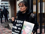Мать убитого нацбола Червочкина задержана за одиночный пикет