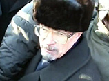 Сегодня из спецприемника на Симферопольском бульваре на свободу вышел писатель Эдуард Лимонов Сегодня из спецприемника на Симферопольском бульваре на свободу вышел писатель Эдуард Лимонов