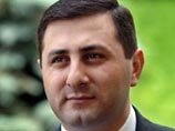 Армения может признать независимость Нагорного Карабаха или подписать со Степанакертом соглашение о взаимопомощи, если напряженность вокруг непризнанной республики будет расти, заявил пресс-секретарь президента Армении Самвел Фарманян